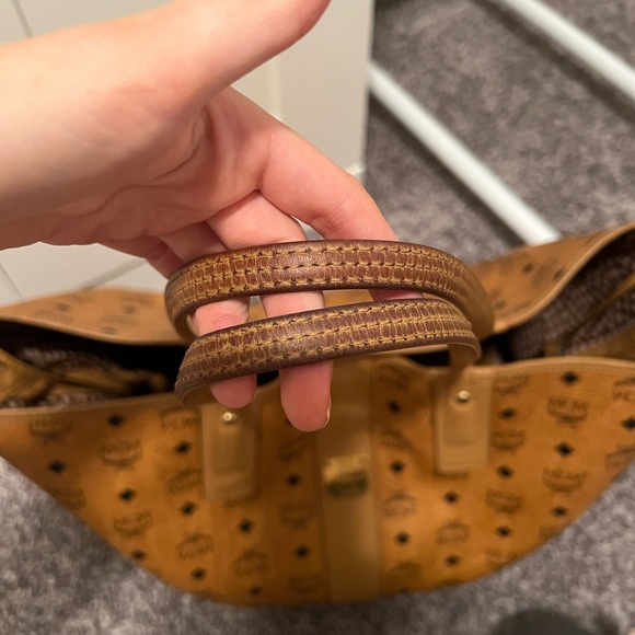 MCM Large Reversible Liz Shopper in Visetos - Picture 15 of 17